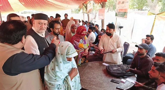 Federal Minister for Poverty Alleviation and Social Safety, Syed Imran Ahmed Shah visits the BISP camp in Kasur on 25th April 2025 to review the cash disbursement process to the BISP beneficiaries