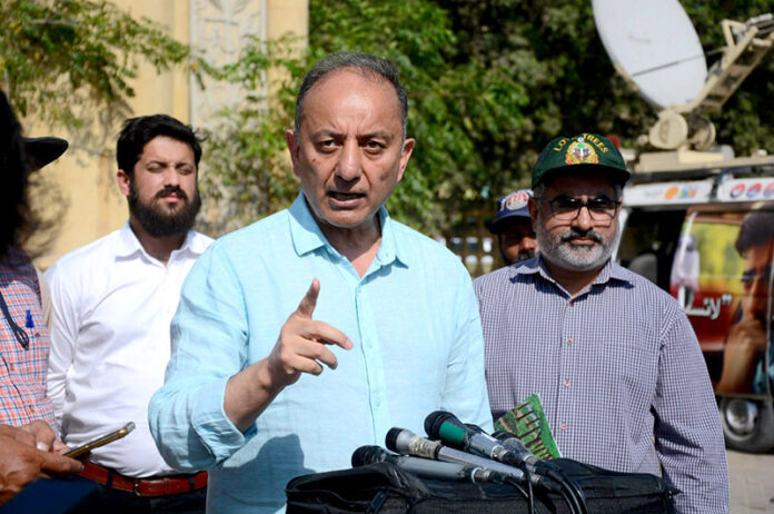 Federal Minister for Climate Change and Environmental Coordination, Dr. Musadiq Malik, talking to media Persons after visiting Shaheed Benazir Bhutto Park Clifton