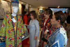 Participants visiting stalls organized by Embassy of Uzbekistan in Pakistan and Tourism Committee of Usbekistan during" Uzbekistan Tourism Roadshop-2025" at local hotel