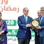 Prime Minister Muhammad Shehbaz Sharif awarding shields to the officers of public and private sector organizations in acknowledgement of their services for Ramzan Relief Package