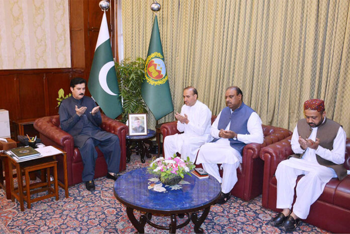 Governor Khyber Pakhtunkhwa Faisal Karim Kundi offering fateha for the departed soul of the sister of Asmat Shah at Governor's House