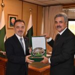 Hon'ble Mr. Justice Yahya Afridi, Chief Justice of Pakistan presented Souvenir to His Excellency Mr. İrfan Neziroğlu, Ambassador of Turkey to Pakistan who paid coutesy call on the Hon'ble Chief Justice of Pakistan at Supreme Court of Pakistan