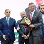 Prime Minister Muhammad Shehbaz Sharif awarding shields to the officers of public and private sector organizations in acknowledgement of their services for Ramzan Relief Package