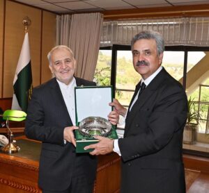 Hon'ble Mr. Justice Yahya Afridi, Chief Justice of Pakistan presented Souvenir to His Excellency Mr. İrfan Neziroğlu, Ambassador of Turkey to Pakistan who paid coutesy call on the Hon'ble Chief Justice of Pakistan at Supreme Court of Pakistan