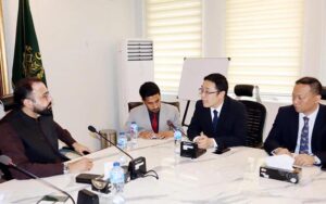 Federal Minister for Overseas Pakistanis and Human Resource Development, Chaudhry Salik Hussain met with CEO Uni International Mr. Ma Xiaoyan.