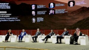 DPM/FM Dar reiterates govt’s vision to investor-friendly environ