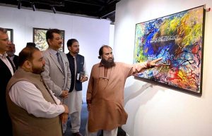Federal Minister for national heritage and culture Aurangzeb Khan Khichi cutting ribbon to Inaugurate 03 days' exhibition titled "Bunyanum Marsoos" at Lok Virsa