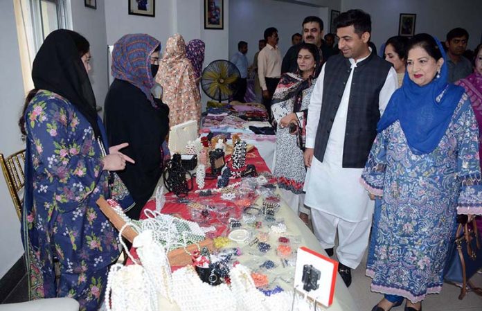 Deputy Commissioner Faisalabad Capt (R) Nadeem Nasir visits a stalls during Art Gala exhibition organized by department of art and design faculty of arts & humanities at Expo Center University of Agriculture Faisalabad(UAF)