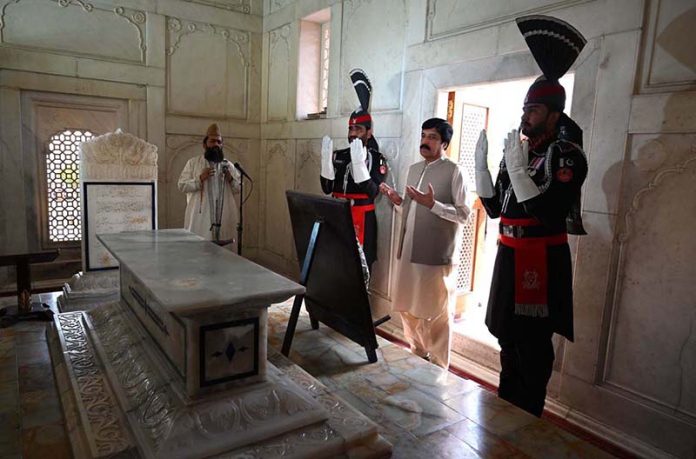 Governor Punjab Sardar Saleem Haider Khan offering dua after lay floral wreath during the Pakistan Rangers paying Guard of Honour at Mazar-e-Iqbal in connection with Youm-e-Tashakur at the national level to pay tribute to the Pakistan Armed Forces for their historic victory in Operation Bunyan-um-Marsoos