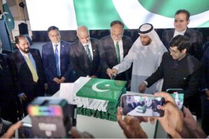 Federal Minister for Planning, Development and Special Initiatives, Professor Ahsan Iqbal, Ambassador Faisal Niaz Tirmizi, H.E. Khalid Muhammad Al-Kaabi, Ministry of Foreign Affairs, Dubai Office, Consul General Hussain Muhammad and others at the cake cutting ceremony on the occasion of Pakistan Day Reception