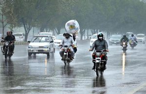 Vehicles on the way at Islamabad Expressway during rain that experienced the Federal Capital