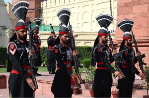 Pakistan Rangers paying Guard of Honour at Mazar-e-Iqbal in connection with Youm-e-Tashakur at the national level to pay tribute to the Pakistan Armed Forces for their historic victory in Operation Bunyan-um-Marsoos