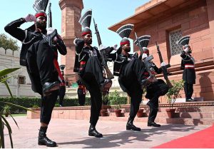 Pakistan Rangers paying Guard of Honour at Mazar-e-Iqbal in connection with Youm-e-Tashakur at the national level to pay tribute to the Pakistan Armed Forces for their historic victory in Operation Bunyan-um-Marsoos