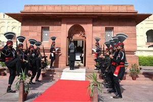 Pakistan Rangers paying Guard of Honour at Mazar-e-Iqbal in connection with Youm-e-Tashakur at the national level to pay tribute to the Pakistan Armed Forces for their historic victory in Operation Bunyan-um-Marsoos