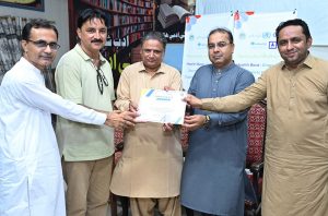 UNICEF Immunization Officer Sunil Raja in a group photo with Journalists participated in the “Vaccination Reporting Workshop for Health Journalists" collaboration with UNICEF at Arts Council.