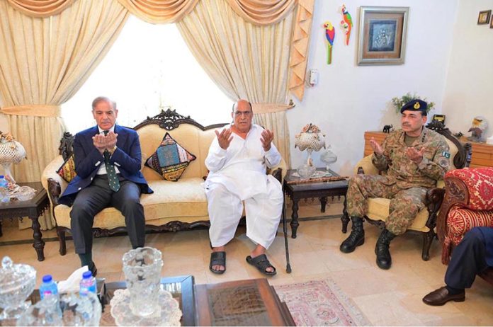 Prime Minister Muhammad Shehbaz Sharif along with Defence Minister Khawaja Muhammad Asif, Chief of the Army Staff General Syed Asim Munir and Minister for Information and Broadcasting Attaullah Tarar offering condolences to the family of Shaheed Squadron Leader Usman Yousaf at his residence