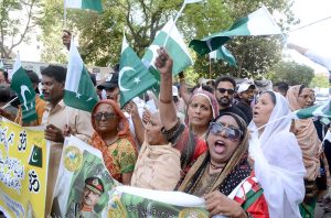 Hindu community members holding a rally in support of Armed Forces at Karachi Press Club.
