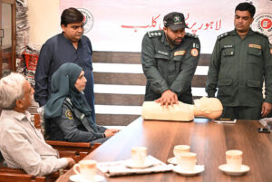 Rescue 1122 staffers providing training on first aid to save human lives during a workshop at the Press Club