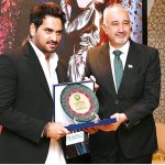 Ambassador Faisal Niaz Tirmizi, Pakistan's Envoy to the UAE, presents commemorative shield to renowned Pakistani film artist Humayun Saeed for his outstanding contributions to Pakistani cinema and arts