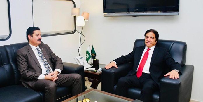 Governor KPK Faisal Karim Kundi holds important discussion with Minister Railway Muhammad Hanif Abbasi at his office