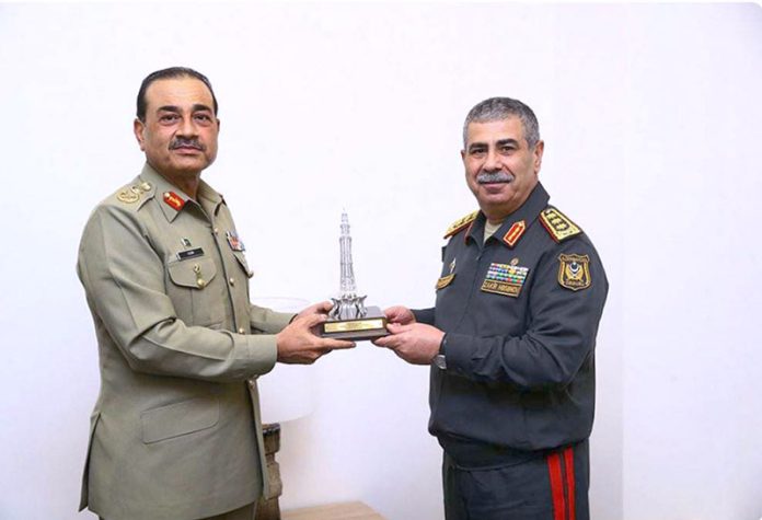Field Marshal Syed Asim Munir, NI (M), Chief of Army Staff (COAS), presents a souvenir to Colonel General Hasanov Zakir Asgar Oglu, Minister of Defence, Azerbaijan