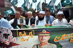 Federal Minister for board of investment, Qaiser Ahmad Shaikh, addressing the "Pak Fouj Zindabad" relay in Chiniot