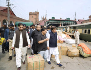 Federal Minister for Railways Muhammad Hanif Abbasi’s surprise visit to Lahore Railway Station announces strict actions on cleanliness and employee absenteeism