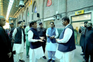 Federal Minister for Railways Muhammad Hanif Abbasi’s surprise visit to Lahore Railway Station announces strict actions on cleanliness and employee absenteeism