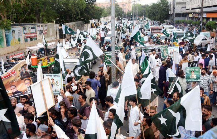 Members of the Karachi Electronics Dealers Association hold a rally in support of the Armed Forces at the Karachi Press Club