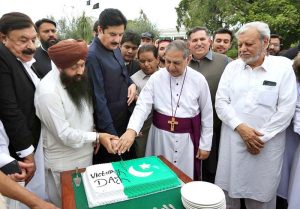 Governor KP Faisal Kareem kundi cutting victory cake with minorities during a rally to celebrate Thanksgiving Day, expressing solidarity with the Pakistan Armed Forces following the successful military operation ‘Bunyan Marsous’ against India from Governor house to Press Club