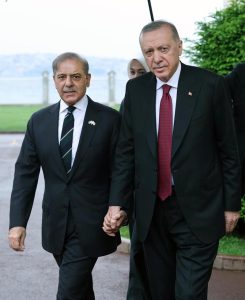 Prime Minister Muhammad Shehbaz Sharif being received by Turkiye's President Recep Tayyip Erdogan in Dolmabahçe Palace.