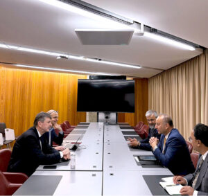 Federal Minister for Climate Change Dr. Musadik Malik meeting with Dr. Abdullah bin Abdulaziz, Qatari Minister of Environment and Climate Change, in Geneva on May 2 to advance cooperation in clean energy, carbon markets, and environmental protection
