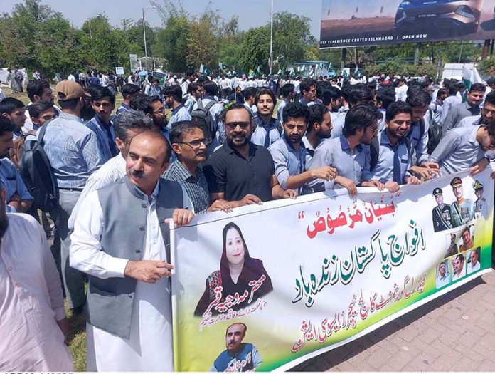 Minister of State for Federal Education and Professional Training, Ms. Wajiha Qamar, leads a solidarity rally organized by ICT educational institutions to express support for Pakistan’s Armed Forces and mark "Thanksgiving Day" in recognition of their resolute defense against Indian aggression. Students, faculty, and staff marched from the National Press Club to Shaheed-e-Millat Secretariat