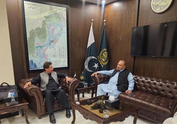 Federal Minister Mian Muhammad Mueen Wattoo meets Former CM KPK Senator Pir Sabir Shah, in Ministry of Water Resources