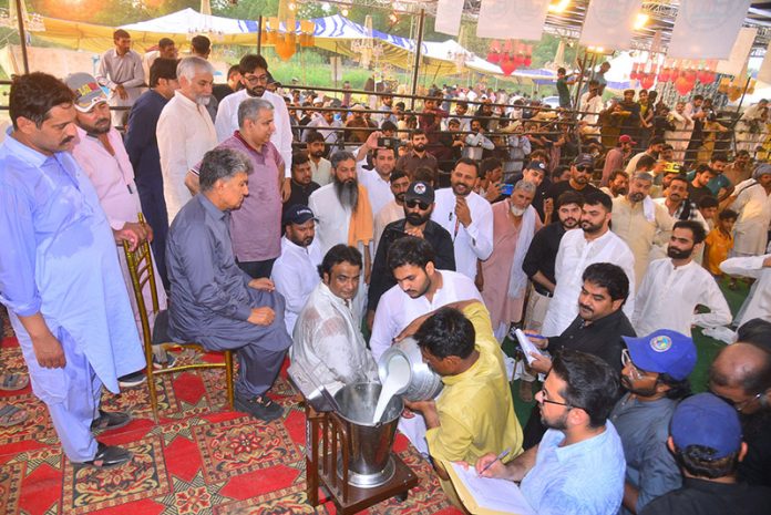 Milk is being weighed after getting it from Kamoki-based goat “Mastani” that won first prize worth Rs.200,000/- during a competition of the 27th International Goat, Bull and Camel festival on late Tuesday night at University of Agriculture Faisalabad (UAF)
