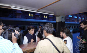 Federal Minister for Railways Muhammad Hanif Abbasi’s surprise visit to Lahore Railway Station announces strict actions on cleanliness and employee absenteeism