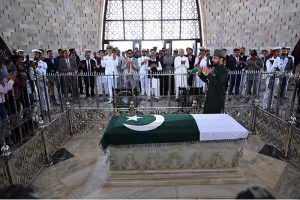 Governor Sindh Kamran Khan Tessori, along with MQM Pakistan MNAs and MPAs, arrives to lay a floral wreath at the mausoleum of Quaid-e-Azam Muhammad Ali Jinnah to mark Youm-e-Tashakur