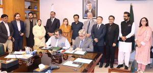 Minister for Federal Education and Professional Training Dr. Khalid Maqbool Siddiqui witnessing the MoU signing ceremony between the Ministry of Federal Education and Professional Training and Huawei Technologies Pakistan (Pvt) Ltd
