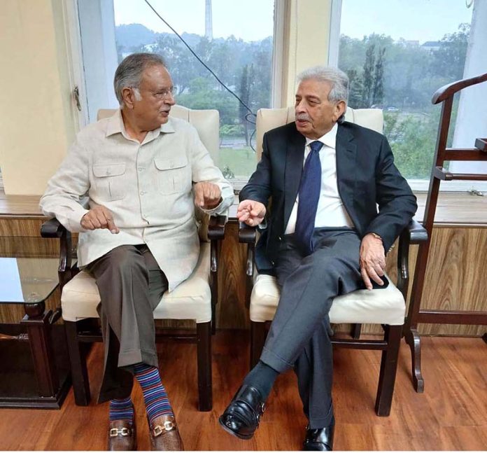 Federal Minister for National Food Security and Research, Rana Tanveer Hussain, meets Senator Pervaiz Rashid to discuss Pakistan-India tensions