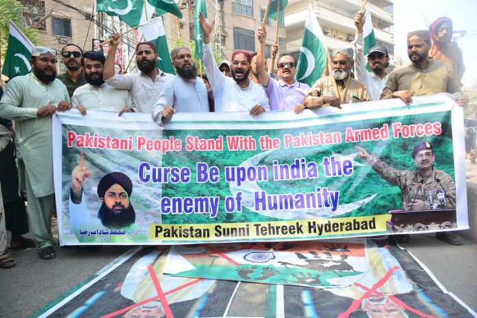 Pakistan Sunni Tehreek workers holding rally in favor of Pakistan Army, following Indian airstrikes at outside Press club