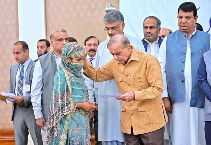 Prime Minister Muhammad Shehbaz Sharif distributing relief cheques amongst the families of martyred during Ma’arka-e-Haq