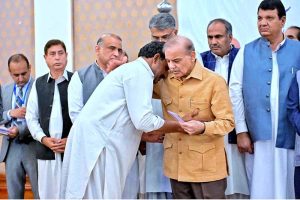 Prime Minister Muhammad Shehbaz Sharif distributing relief cheques amongst the families of martyred during Ma’arka-e-Haq