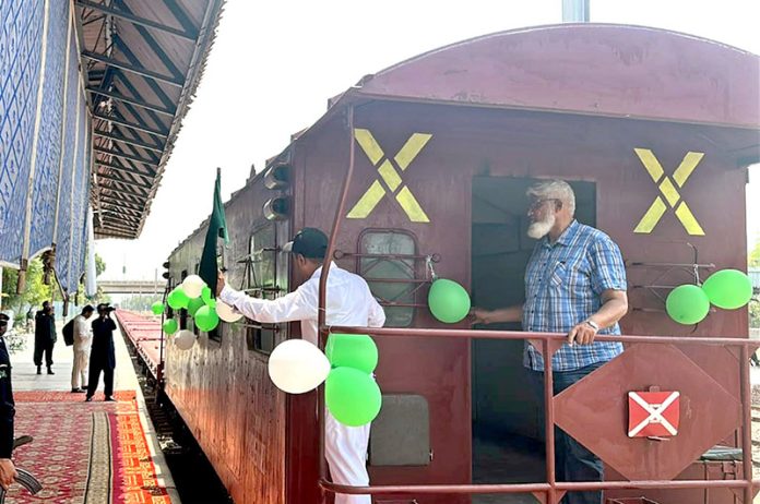 CEO Railways Aamir Ali Baloch announced that the newly developed wagons, designed to meet the needs of the business sector and built to international standards, were unveiled at Cantt Station