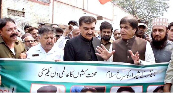 Federal Minister for Railways, Muhammad Hanif Abbasi spent 1st May with Railway Workers and acknowledged their contribution