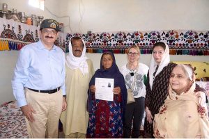 First Lady Aseefa Bhutto Zardari, Sindh Chief Minister Syed Murad Ali Shah, and World Bank Managing Director Ms. Anna Bjerde visit Nazar Mohammad Leghari village and interact with residents living in homes built under the Sindh Peoples Housing project for flood-affected families