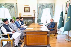 Governor of the Punjab Sardar Saleem Haider Khan calls on Prime Minister Muhammad Shehbaz Sharif; Advisor to the Prime Minister on Political Affairs Rana Sana Ullah, Federal Minister for Public Affairs Unit Rana Mubashar Iqbal and Speaker of the Punjab Assembly Malik Ahmed Khan are also present