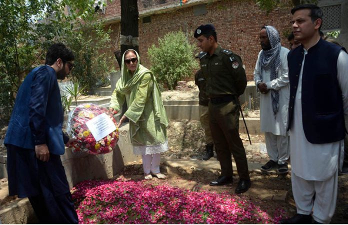 Madam Sajida Farooq Tarar, mother of Federal Minister for Information and Broadcasting Attaullah Tarar, lays a floral wreath at the grave of Shaheed Ali Haider in NA-127 constituency observing Yaum-e-Shukr on the success of Ma'araka-e-Haq