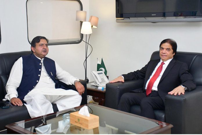 Speaker Punjab Assembly Malik Muhammad Ahmed Khan in an important meeting with Railway Minister Muhammad Hanif Abbasi