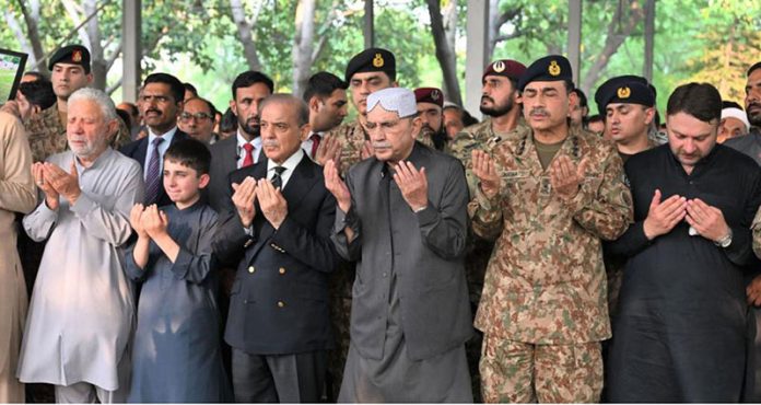 President Asif Ali Zardari, Prime Minister Muhammad Shehbaz Sharif and Army Chief General Asim Munir attend the funeral prayers of the seven-year-old Irtaza Abbas Turi, who was martyred in Dawarandi, Azad Jammu & Kashmir, due to India's missile strike. The funeral was held at H-8 graveyard