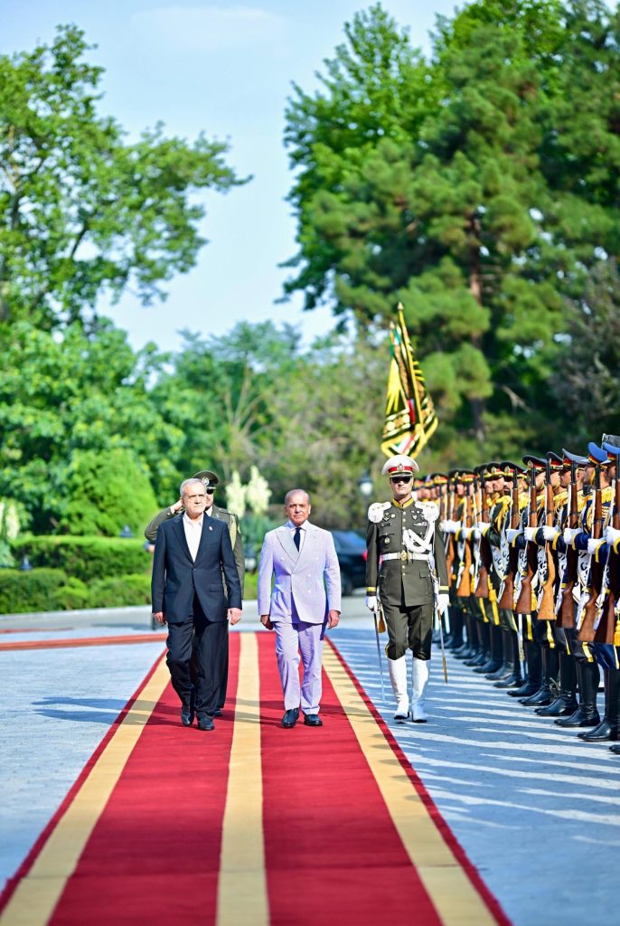 PM given guard of honour at Iran's Sa'adabad Palace